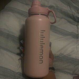 Pink lululemon 32oz water bottle.